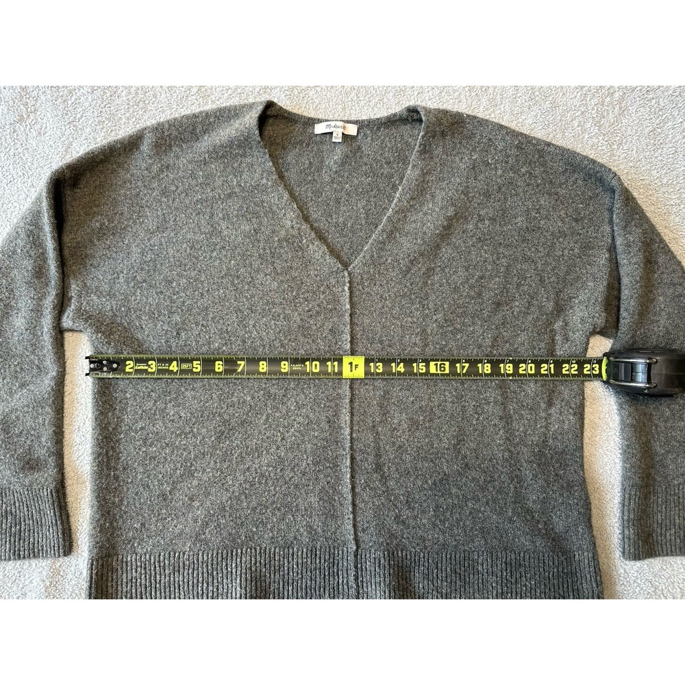 Madewell Donegal‎ Bartlett V-Neck Pullover Sweater in Coziest Yarn Gray Size L - Picture 11 of 12